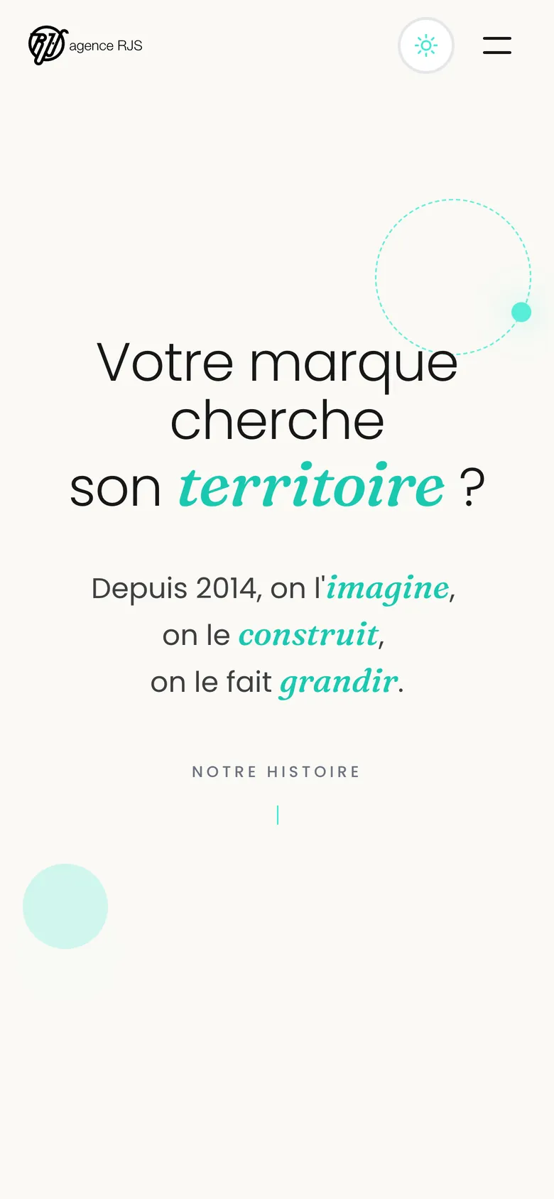 Page À propos sur smartphone : « Votre marque cherche son territoire ? » et la phrase « Depuis 2014, on l'imagine, on le construit, on le fait grandir. »