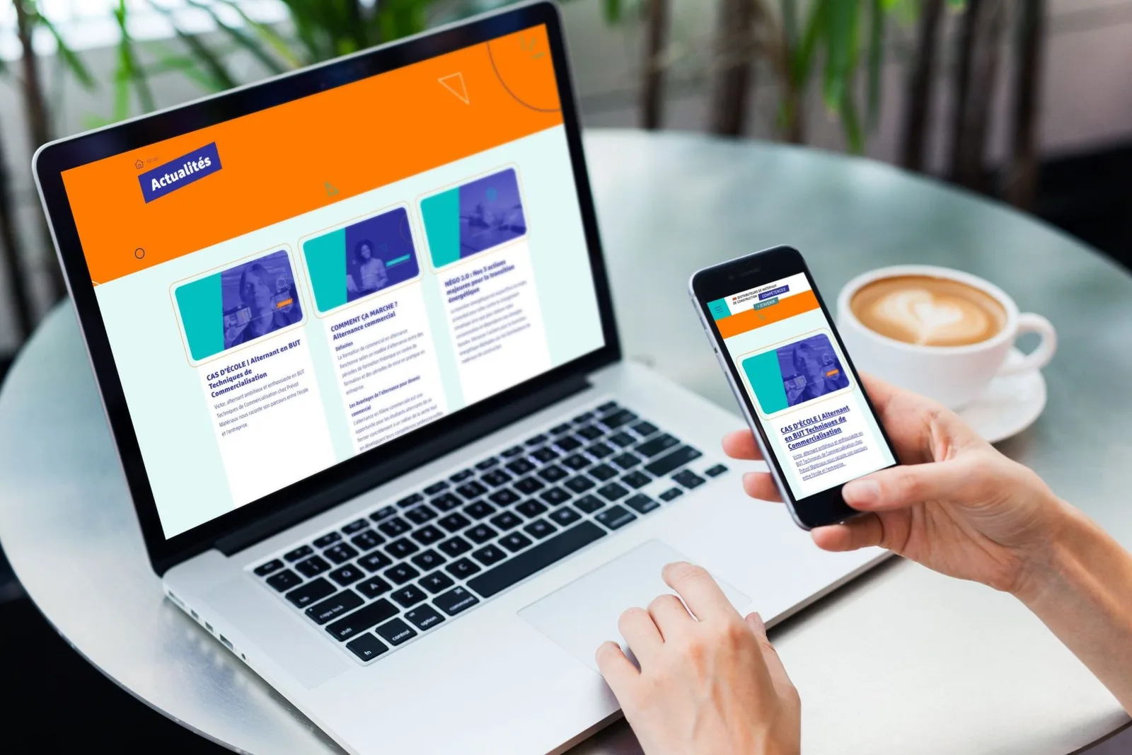 La page Actualités du site de la filière sur ordinateur et smartphone : un bandeau orange et des cartes d'articles, dont « Alternant en BUT Techniques de commercialisation » et « Négo 2.0 ».